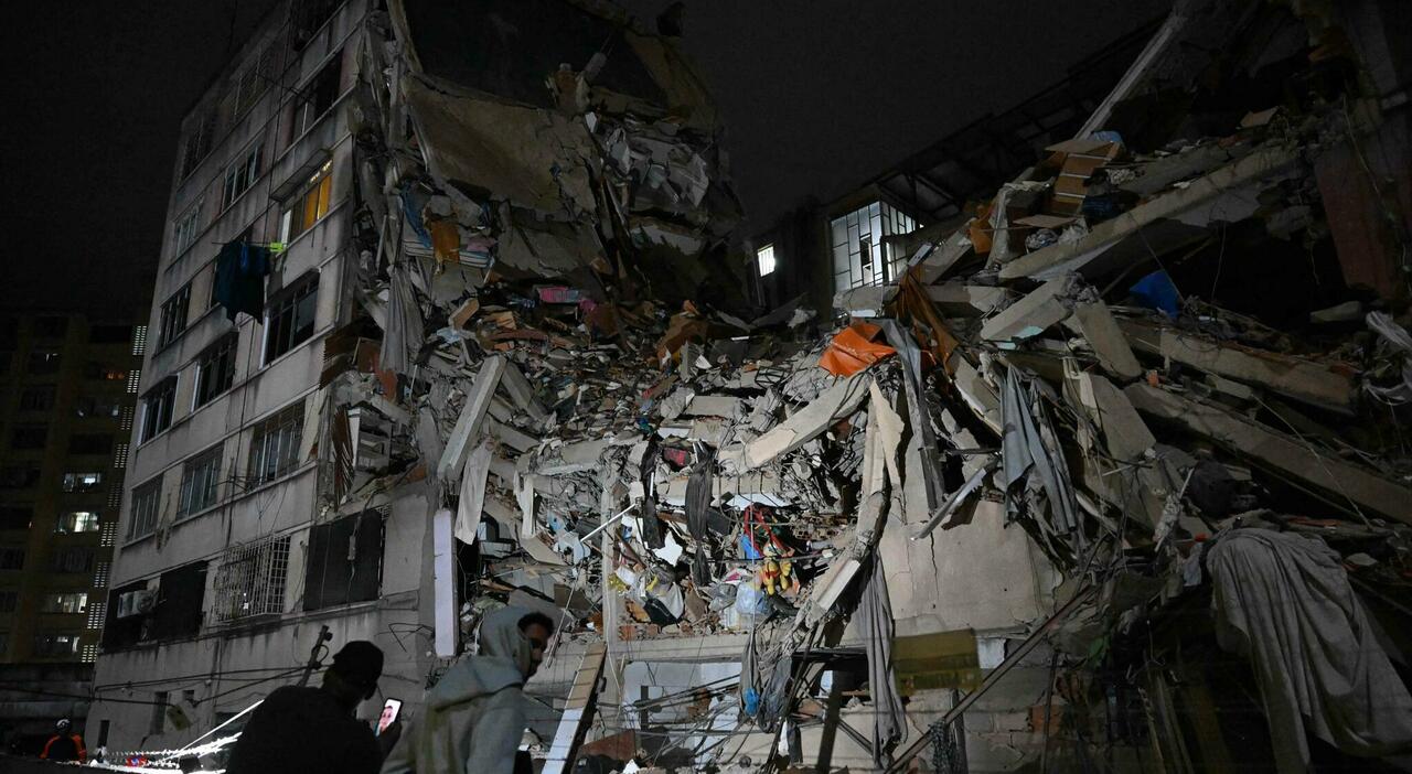 https://statics.cedscdn.it/photos/MED_HIGH/2026/06/25/9613579_25071631_terremoto_venezuela_caracas_devastata_crolli_macerie_oggi.jpg