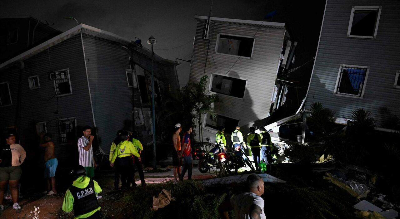 https://statics.cedscdn.it/photos/MED_HIGH/2026/06/25/9613712_25101707_terremoto_miracolo_fratellini_vivi_macerie_abbracciati_la_guaira.jpg