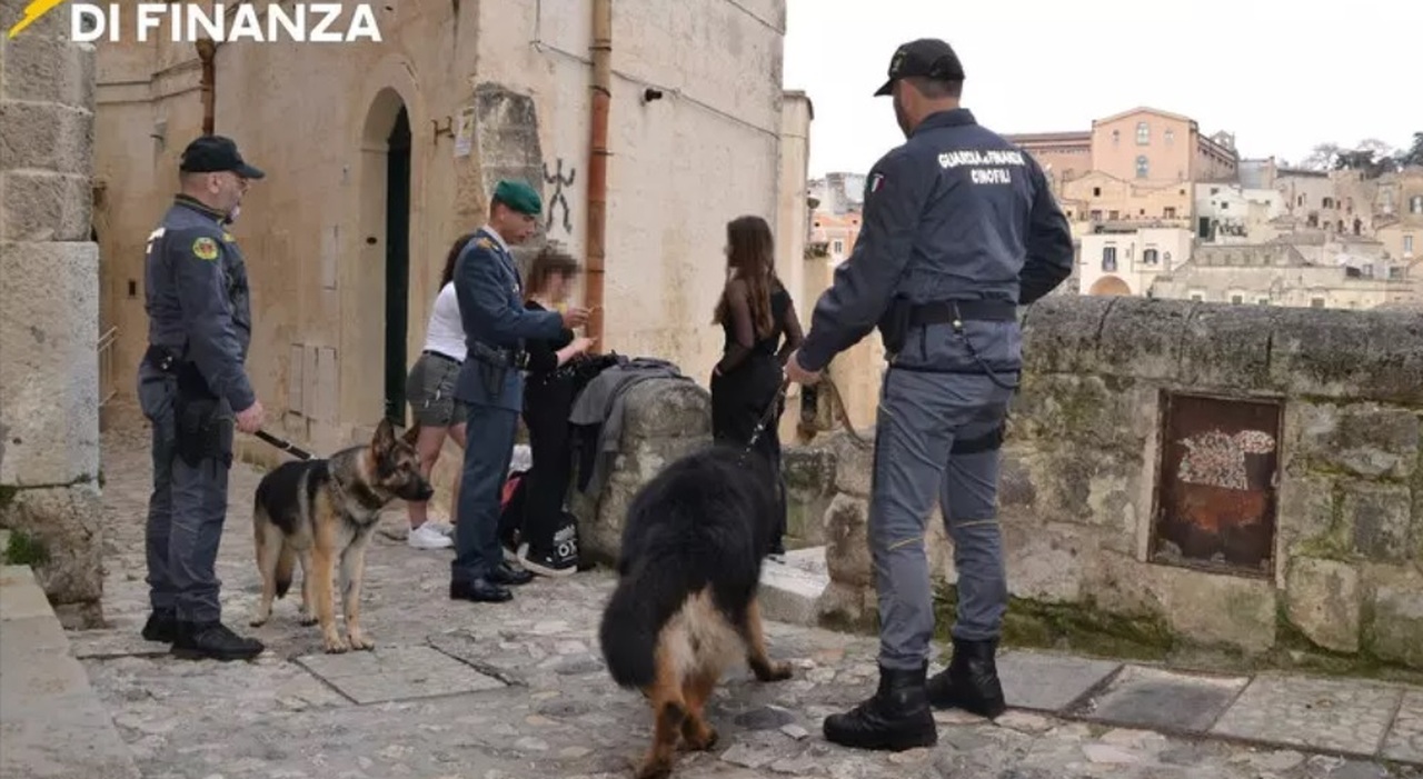 https://statics.cedscdn.it/photos/MED_HIGH/2026/06/25/9613775_25110942_video_sesso_minori.jpg