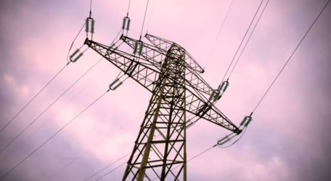 blackout per il caldo persone intrappolate negli ascensori e quartieri con centinaia di famiglie al buio