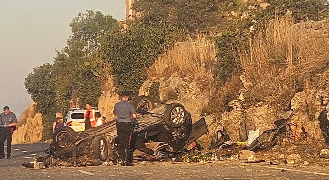 auto fuori strada sulla statale morta una famiglia forse un colpo di sonno