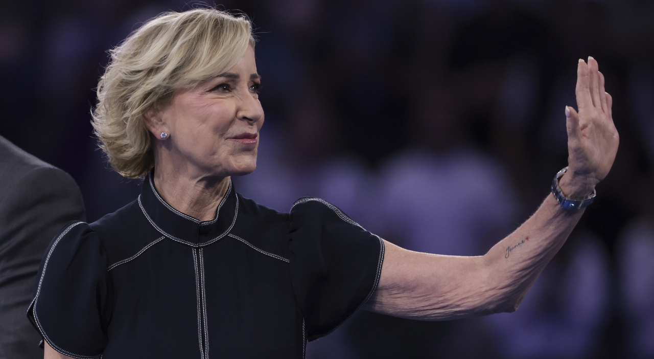 https://statics.cedscdn.it/photos/MED_HIGH/2026/06/26/9616211_26153130_chris_evert_cancro_ovaie_tumore_chemio_wimbledon_tennis.jpg
