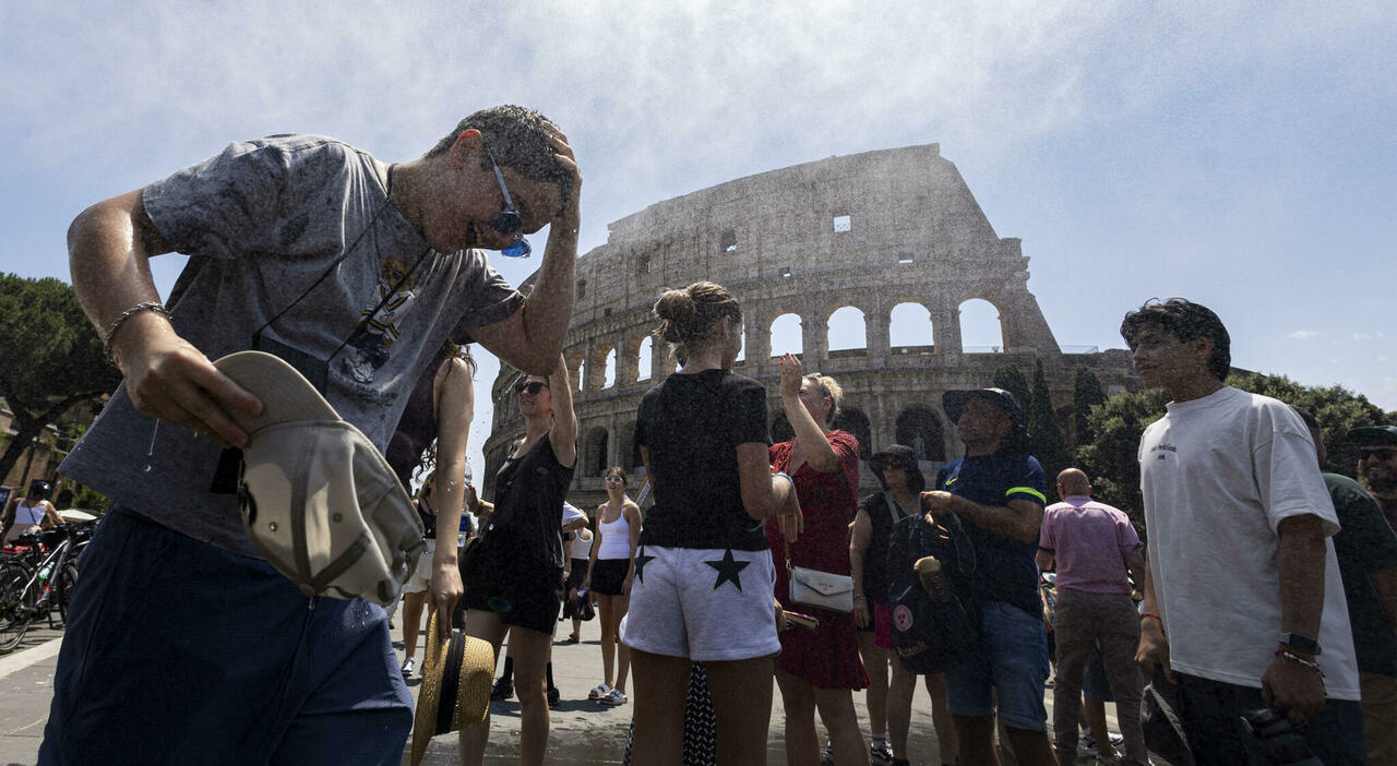 https://statics.cedscdn.it/photos/MED_HIGH/2026/06/26/9616487_26192323_caldo_previsioni_meteo_italia_citta_bollino_rosso_arancione.jpg