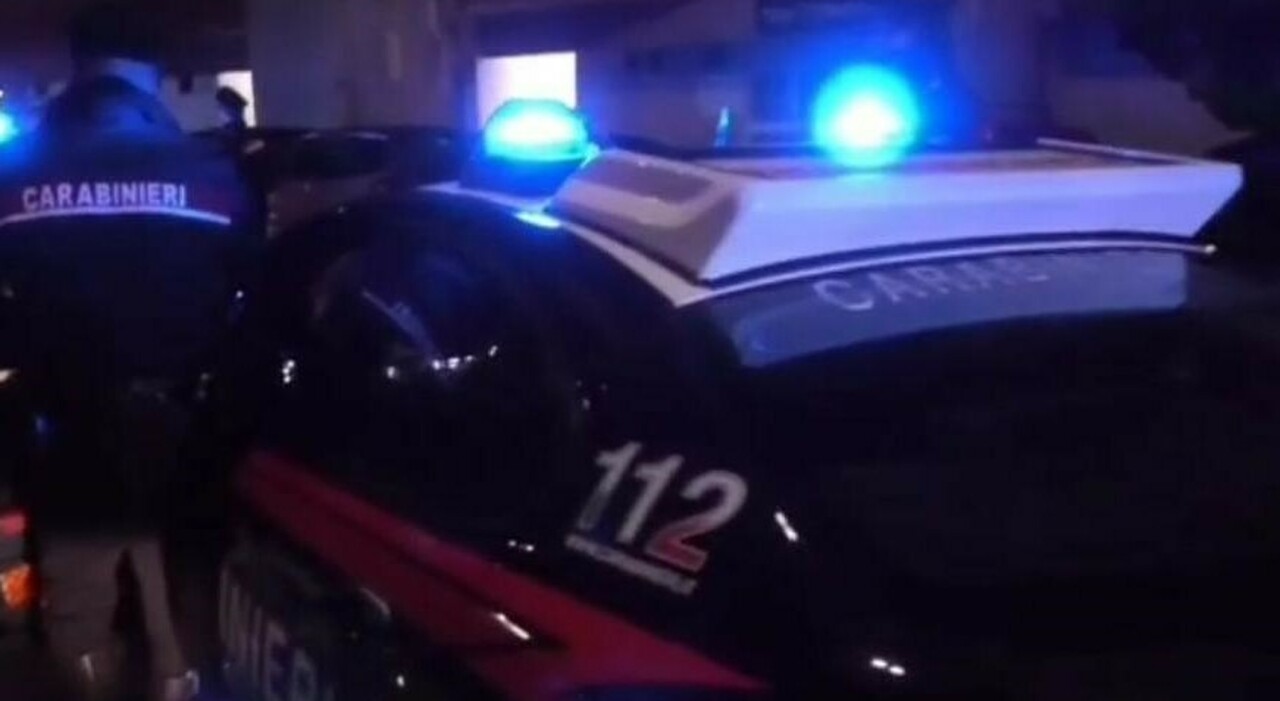 ordini online e delivery per la droga consegnata tra snack e cibo blitz all alba arrestati 5 giovani