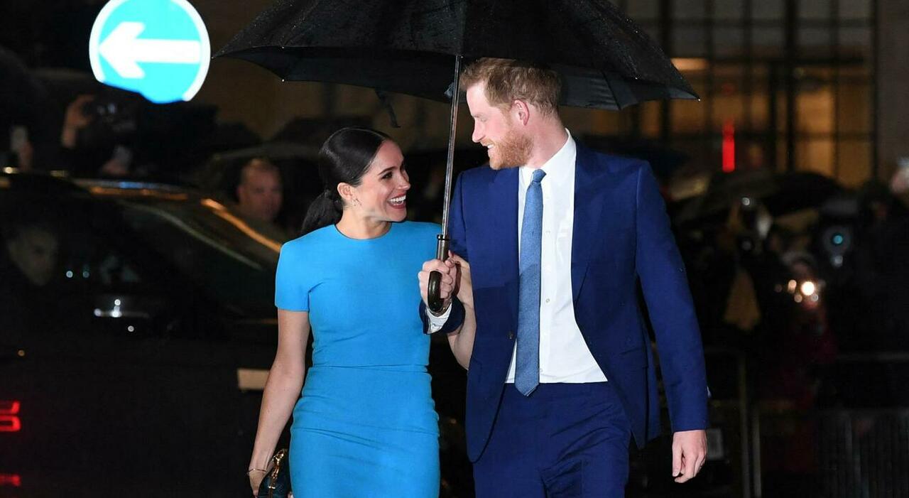 https://statics.cedscdn.it/photos/MED_HIGH/2026/06/27/9617917_27105126_harry_torna_a_casa_con_meghan_e_i_figli_l_alloggio_reale_l_incontro_in_forse_col_padre_e_le_tappe_del_tour._sono_rimasti_in_contatto_.jpg