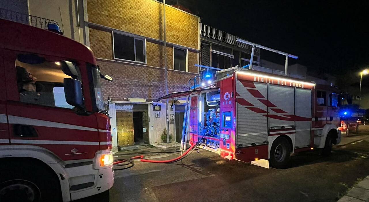 fuoco in un appartamento volano oggetti dal terrazzo nuovo intervento in serata