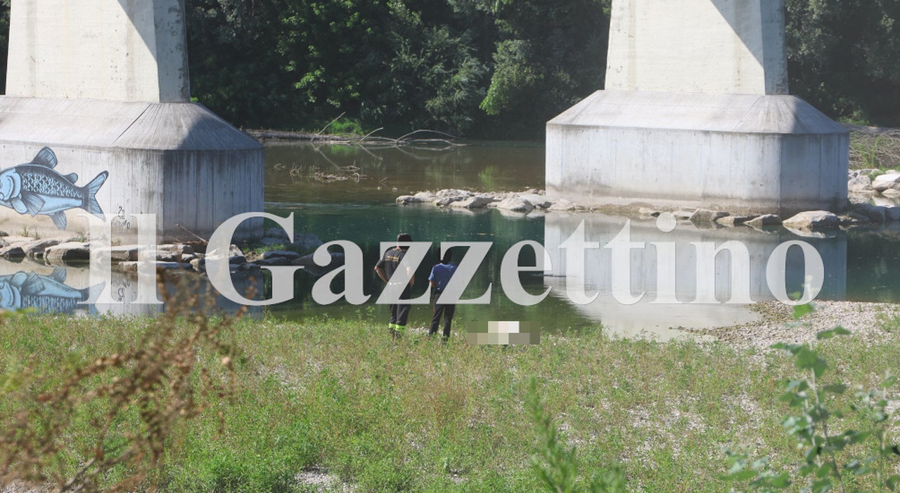 si tuffa nel piave con due amici per rinfrescarsi e non riemerge giovane muore annegato