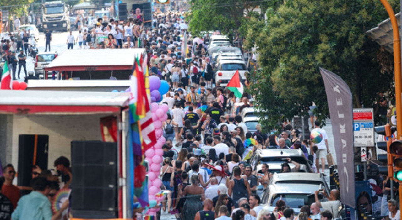 https://statics.cedscdn.it/photos/MED_HIGH/2026/06/28/9619697_28103444_donna_molestata_agenti_aggrediti_napoli_pride_oggi.jpg