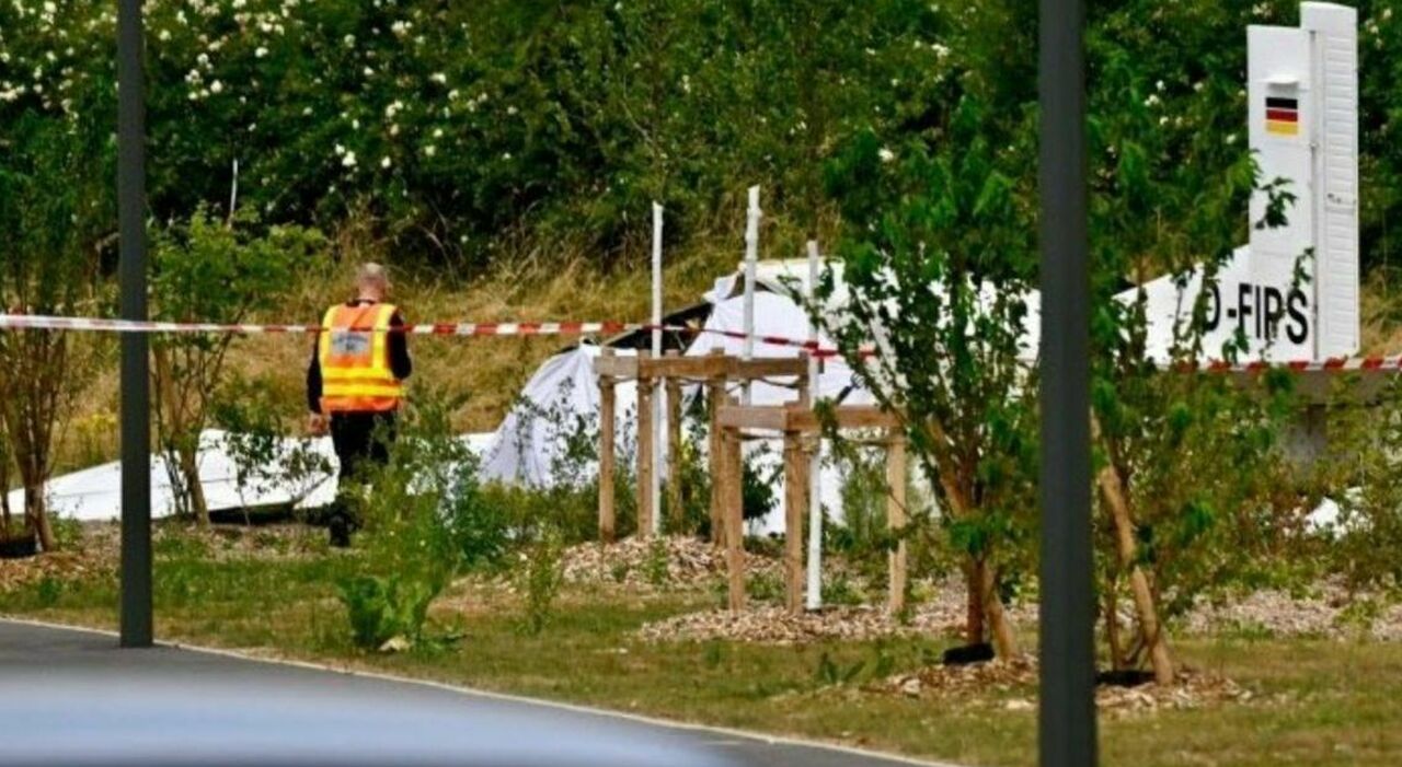 https://statics.cedscdn.it/photos/MED_HIGH/2026/06/28/9619816_28132435_aereo_caduto_francia_vittime_tomblaine.jpg