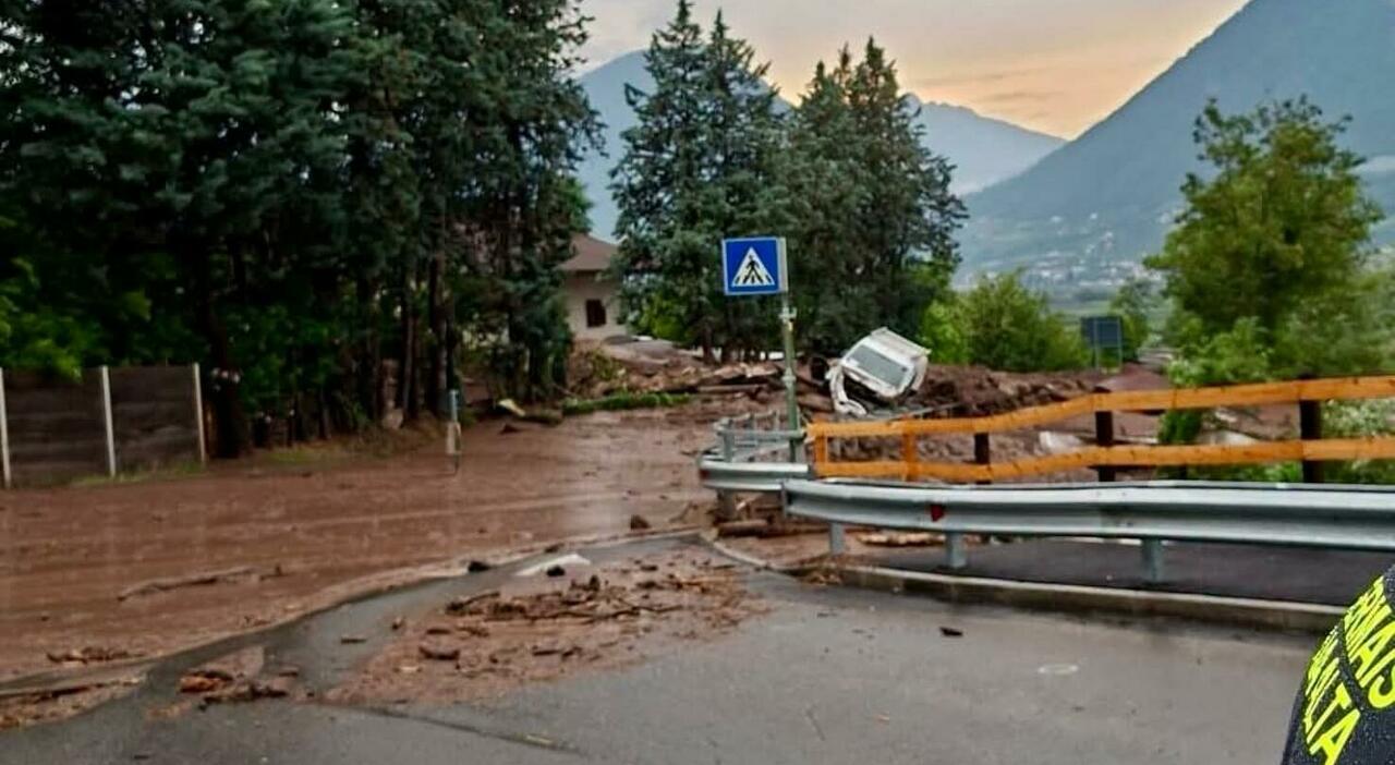 temporali intensi dopo l ondata di calore sono arrivati garage allagati fango e detriti sulle strade dell alto adige