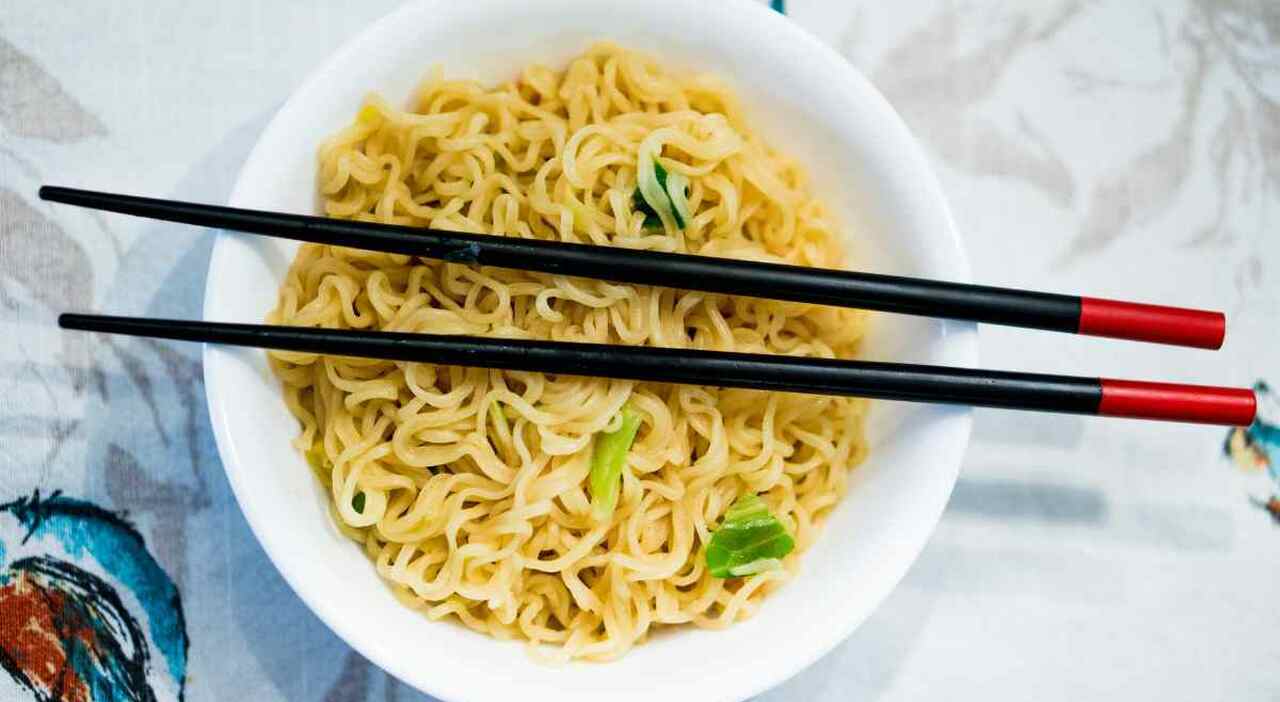 https://statics.cedscdn.it/photos/MED_HIGH/2026/07/01/9626068_01202349_ramen_istantaneo_buttalapasta.it_4012024_1.jpg