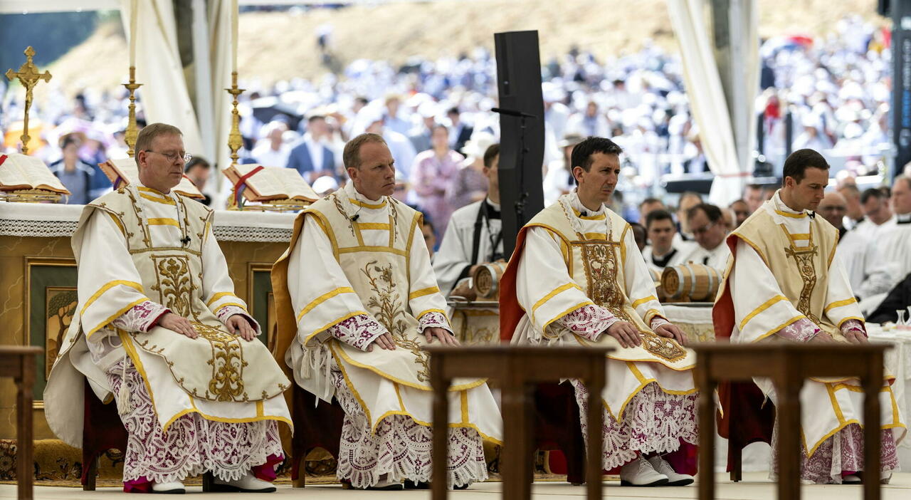 lefebvriani il vaticano certifica lo scisma fuori dalla comunione della chiesa e ai fedeli non partecipate ai loro riti da Ilmattino.it lefebvriani il vaticano certifica lo scisma fuori dalla comunione della chiesa e ai fedeli non partecipate ai loro riti