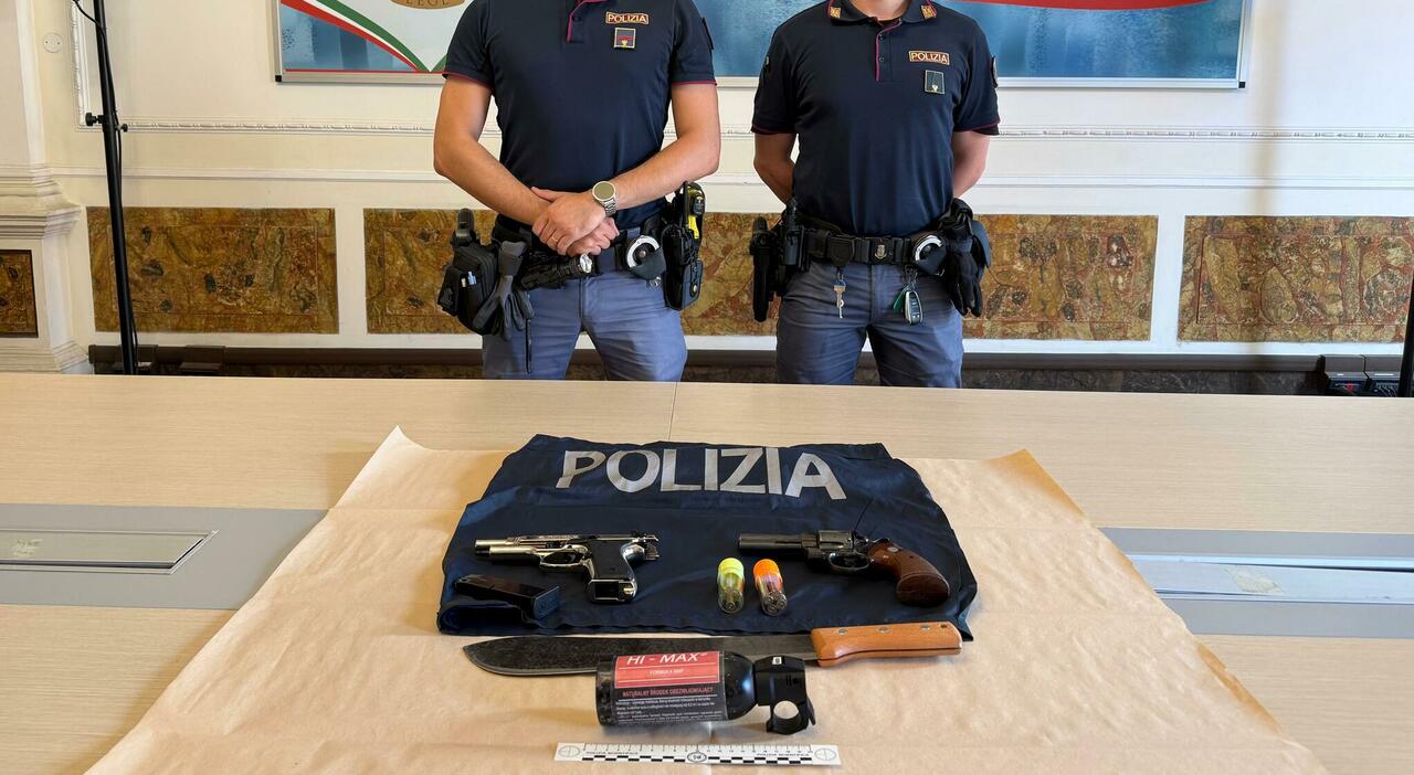 sparatoria all arcella fuggono in auto e si schiantano su una casa arrestato un 22enne con pistole e machete secondo caso in pochi giorni da Ilgazzettino.it sparatoria all arcella fuggono in auto e si schiantano su una casa arrestato un 22enne con pistole e machete secondo caso in pochi giorni