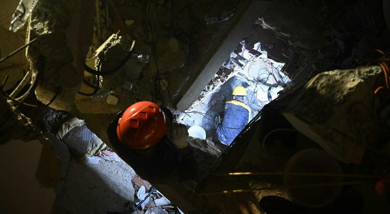 https://statics.cedscdn.it/photos/MED_HIGH/2026/07/02/9627866_02144625_terremoto_venezuela_morti_estratti_vivi_come.jpg
