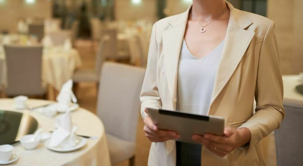 https://statics.cedscdn.it/photos/MED_HIGH/2026/07/02/9627940_02154704_licenziamento_lavoro_hotel_di_lusso_lido_di_venezia_risarcimento.jpg