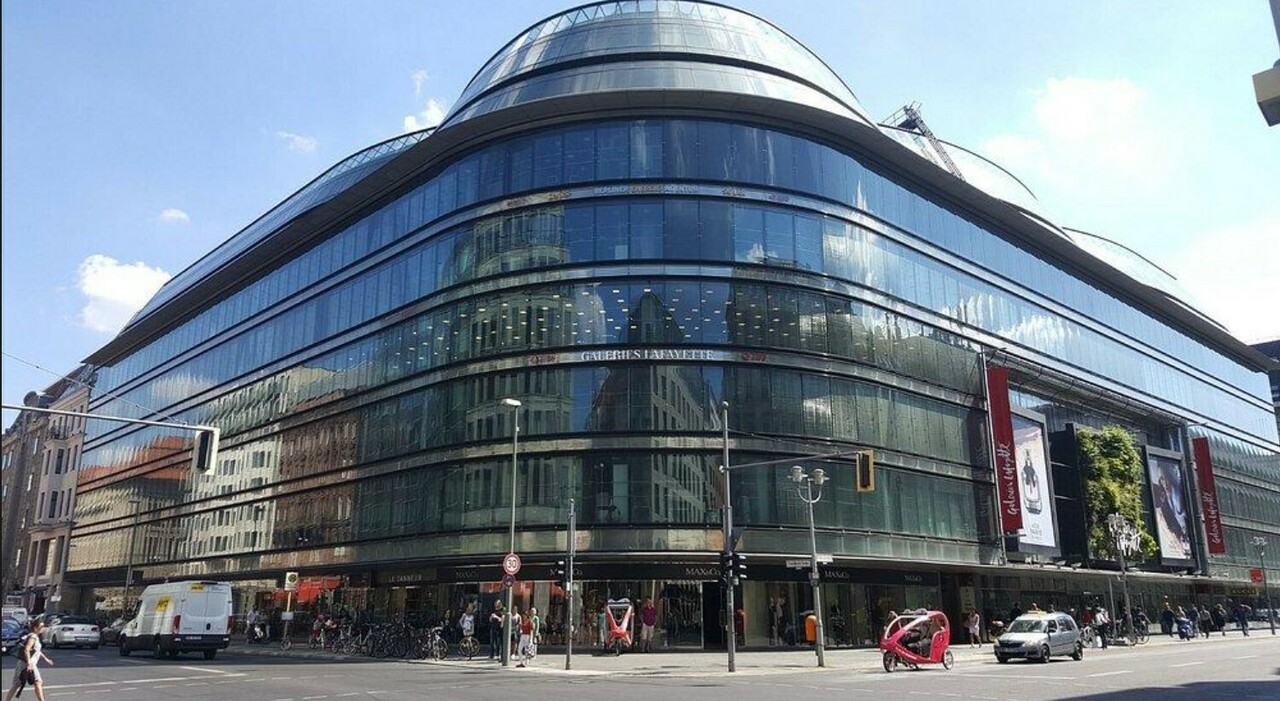 Chiusa dopo 30 anni la lite milionaria tra Permasteelisa e la Sunglass per dei vetri difettosi al centro commerciale Lafayette di Berlino: ora l'accordo
