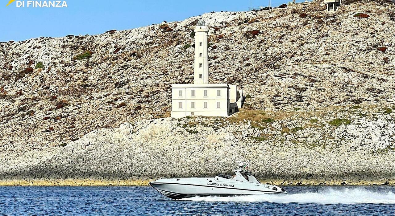 salento uno yacht di lusso con documenti falsi ed equipaggio in nero scatta il sequestro da Quotidianodipuglia.it salento uno yacht di lusso con documenti falsi ed equipaggio in nero scatta il sequestro