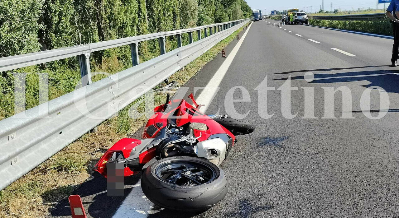 incidente sulla romea scontro tra un auto e una moto perde la vita il motociclista andrea favero aveva 34 anni da Ilgazzettino.it incidente sulla romea scontro tra un auto e una moto perde la vita il motociclista andrea favero aveva 34 anni