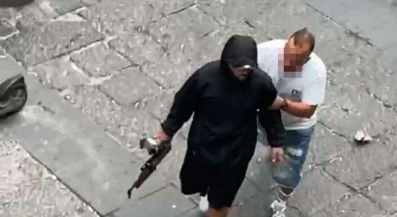 montesanto luomo del mitra girava armato con un coltello il gip indagini sul movente da Ilmattino.it montesanto luomo del mitra girava armato con un coltello il gip indagini sul movente