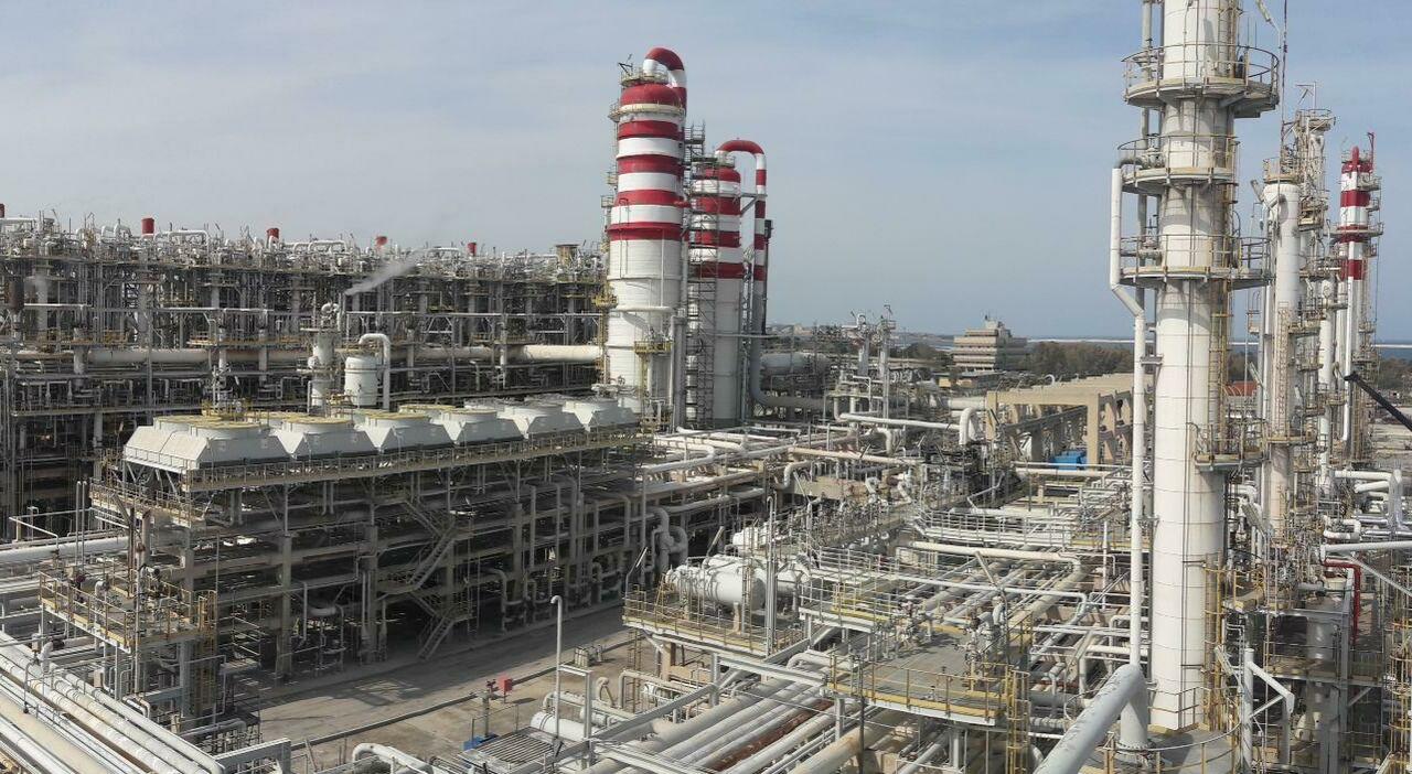 la gigafactory di batterie eni da domani diventa realt224 ma il petrolchimico rischia il collasso da Quotidianodipuglia.it la gigafactory di batterie eni da domani diventa realt224 ma il petrolchimico rischia il collasso