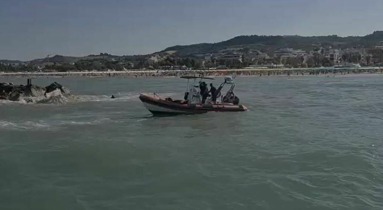 disperso in mare individuato il corpo di michele strazzella recuperato tra gli scogli del molo sud a san benedetto da Corriereadriatico.it disperso in mare individuato il corpo di michele strazzella recuperato tra gli scogli del molo sud a san benedetto