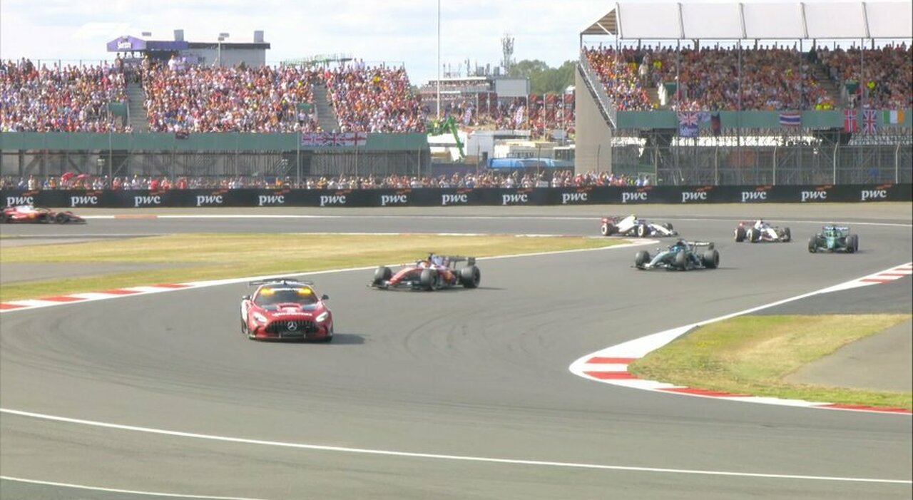 gp di gran bretagna la diretta la sc rientra leclerc russell e hamilton si giocano la gara nel giro finale da Ilmattino.it gp di gran bretagna la diretta la sc rientra leclerc russell e hamilton si giocano la gara nel giro finale