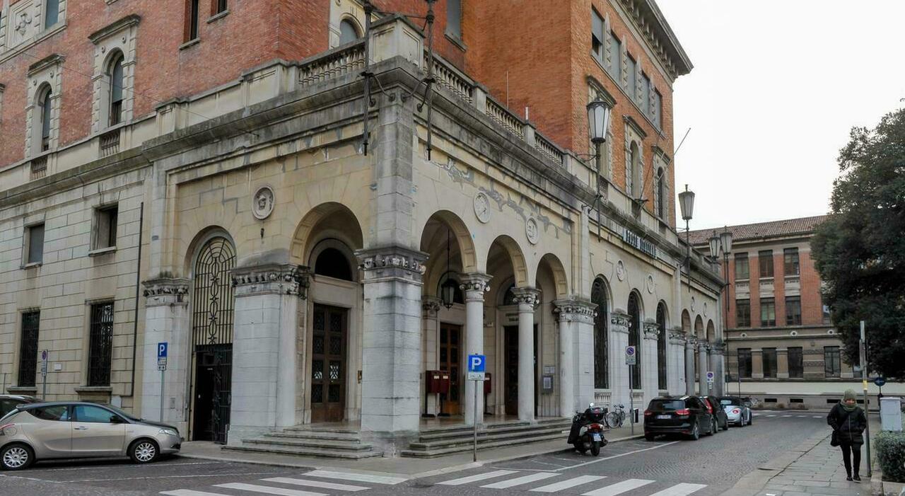 poste urla e insulti contro l impiegata allo sportello tornatene in calabria interviene la direttrice da Ilgazzettino.it poste urla e insulti contro l impiegata allo sportello tornatene in calabria interviene la direttrice
