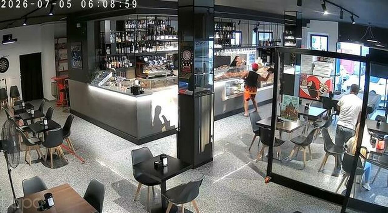 porto sant elpidio barista aggredita da un cliente l uomo danneggia il locale d224 in escandescenze in ospedale e torna a terrorizzare la donna da Corriereadriatico.it porto sant elpidio barista aggredita da un cliente l uomo danneggia il locale d224 in escandescenze in ospedale e torna a terrorizzare la donna