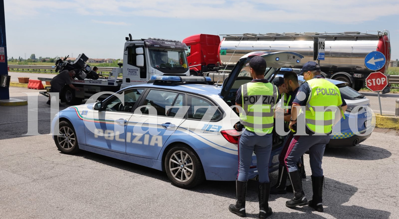 moto contro furgoncino sulla romea morto il motociclista ferita la donna che viaggiava con lui traffico in tilt da Ilgazzettino.it moto contro furgoncino sulla romea morto il motociclista ferita la donna che viaggiava con lui traffico in tilt
