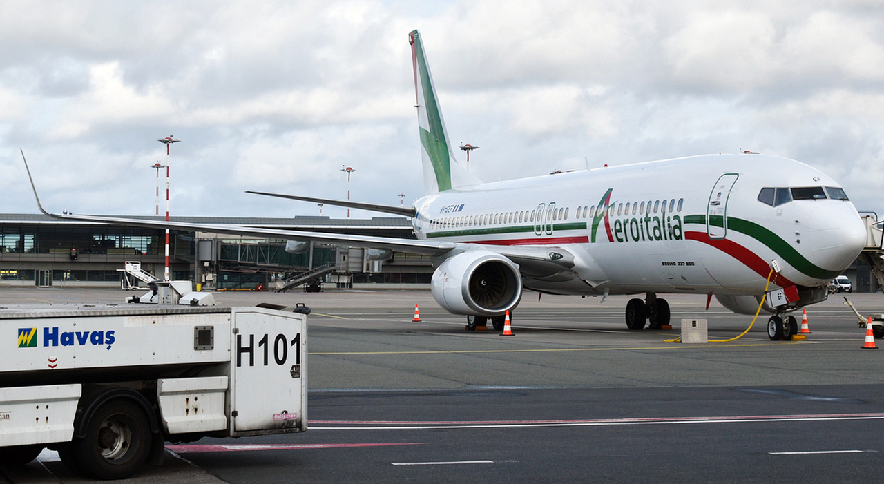 https://statics.cedscdn.it/photos/MED_HIGH/2026/07/07/9637488_07164727_aeroitalia_fiamme_motore_malpensa_salenro.jpg