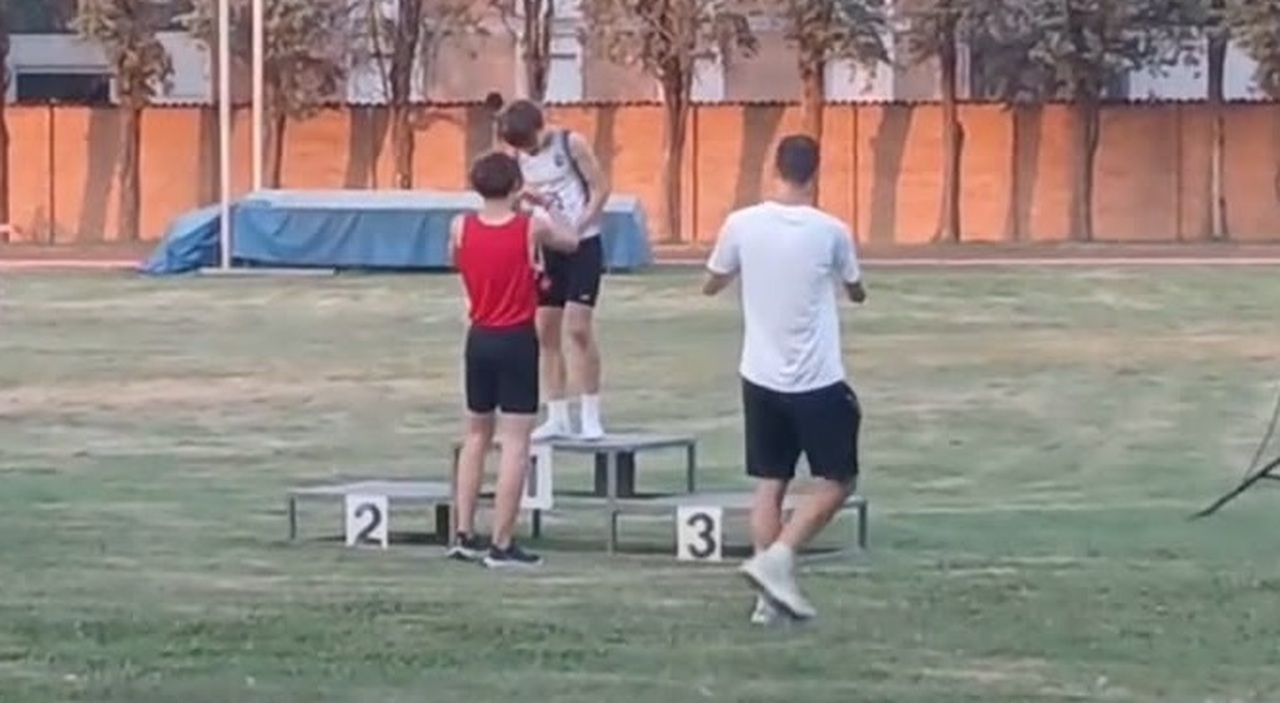 elia pelosin velocista di 15 anni cede la medaglia d oro all avversario fermato dalla burocrazia 232 campione di fair play da Ilgazzettino.it elia pelosin velocista di 15 anni cede la medaglia d oro all avversario fermato dalla burocrazia 232 campione di fair play