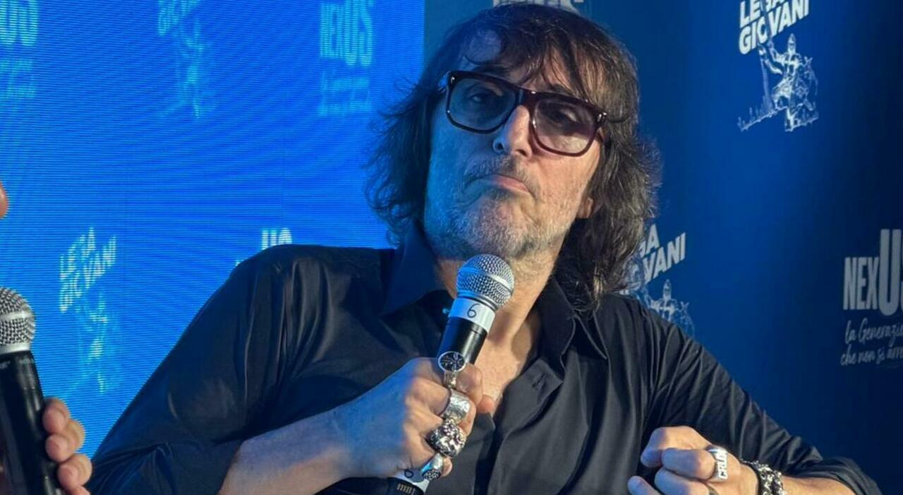 https://statics.cedscdn.it/photos/MED_HIGH/2026/07/08/9639084_08090752_giuseppe_cruciani_destra_sinistra_moglie_fidanzata_partito_itnervista_cosa_ha_detto.jpg