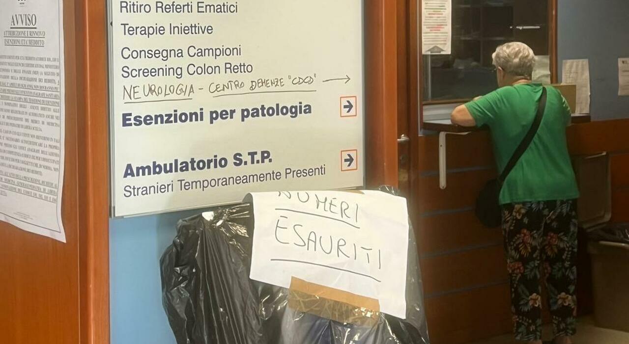 ex crass troppa gente e poco personale al cup utenti mandati a casa sacco dell immondizia sulla biglietteria numeri esauriti da Corriereadriatico.it ex crass troppa gente e poco personale al cup utenti mandati a casa sacco dell immondizia sulla biglietteria numeri esauriti