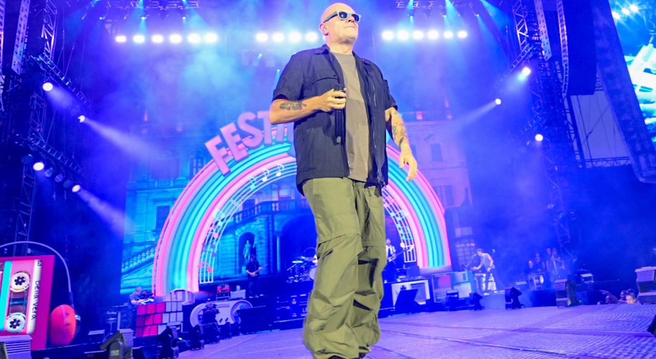 https://statics.cedscdn.it/photos/MED_HIGH/2026/07/09/9641228_09084557_max_pezzali_concerto_padova_8_luglio_canzoni.jpg