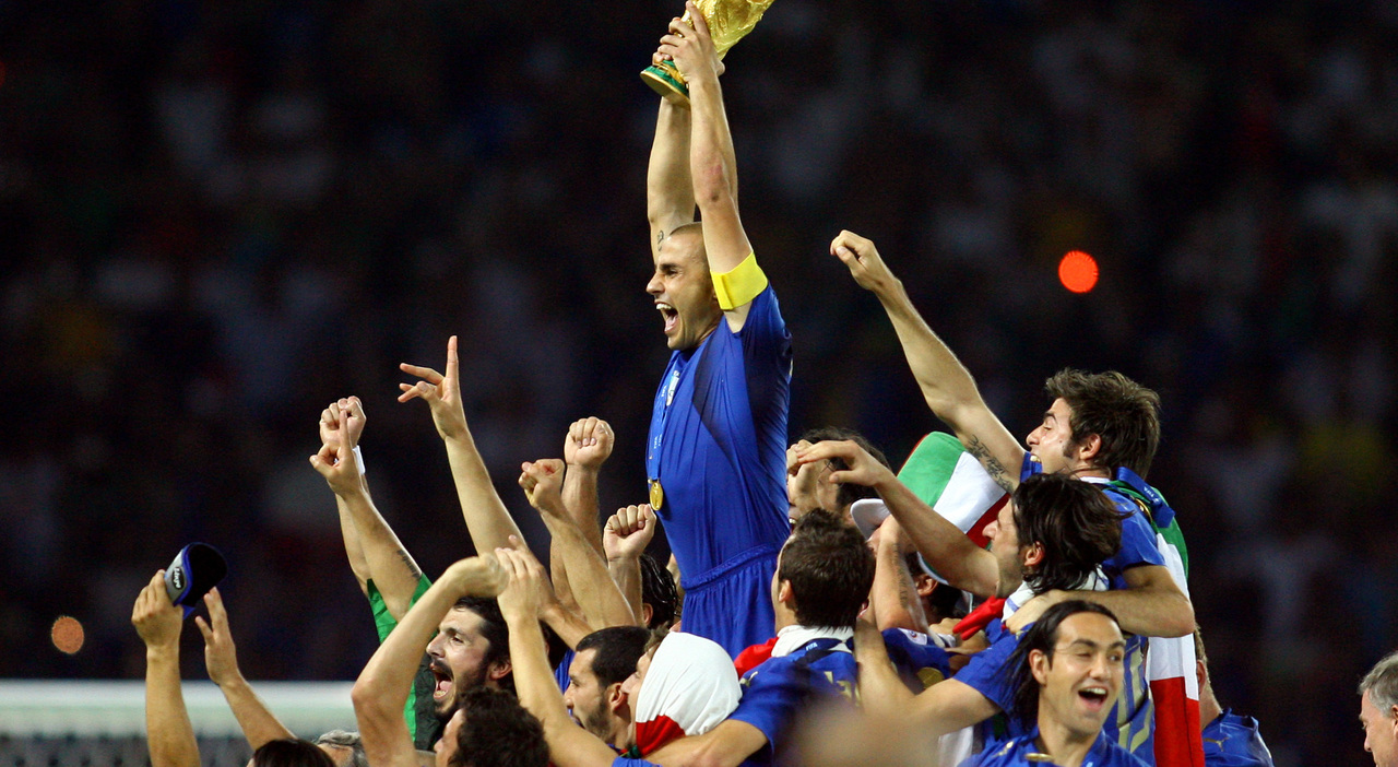 https://statics.cedscdn.it/photos/MED_HIGH/2026/07/09/9641318_09103709_mondiali_2006_dazn_documentario_vittoria_20_anni_dopo.jpg