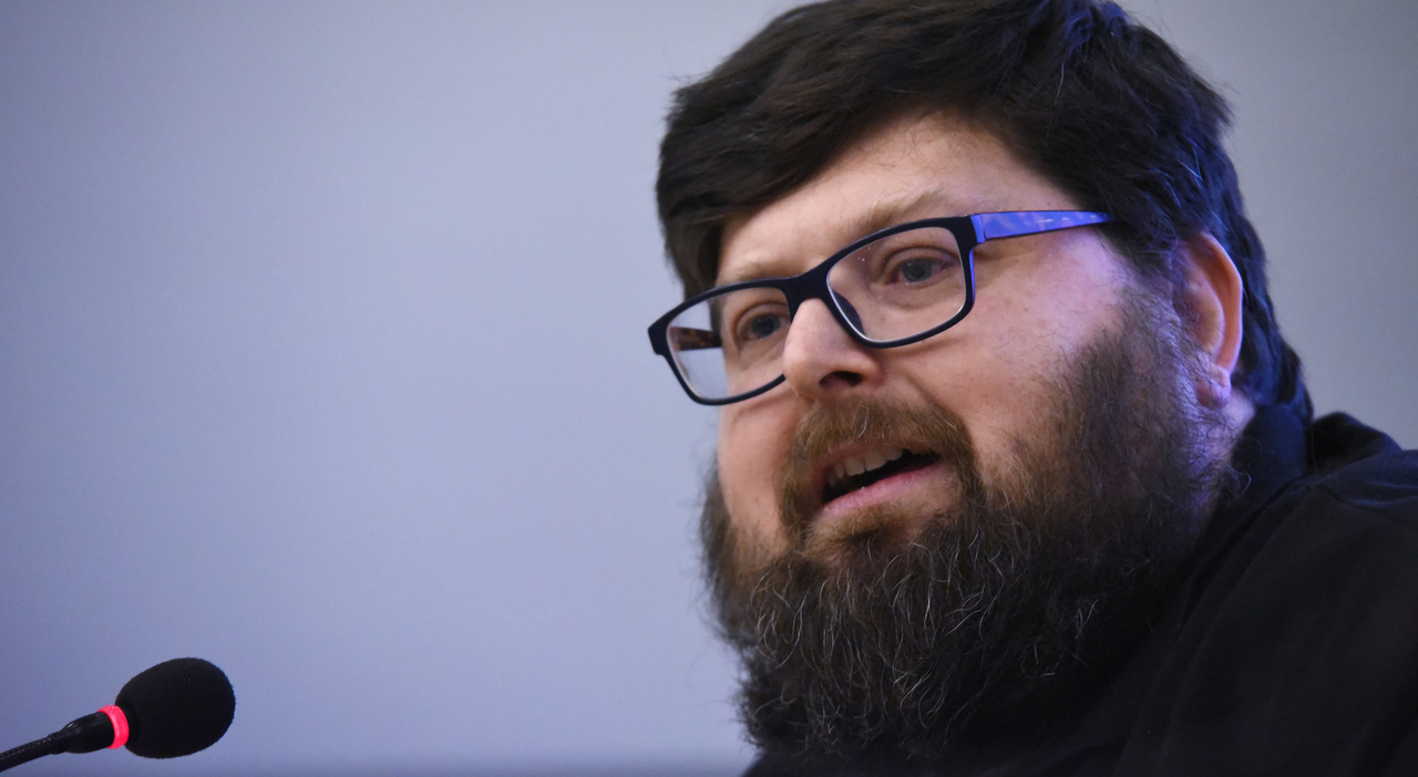 https://statics.cedscdn.it/photos/MED_HIGH/2026/07/09/9641361_09110635_mario_adinolfi_arrestato_truffa_evasione_yacht_viaggi_lingotti_cosa_ha_detto.jpg