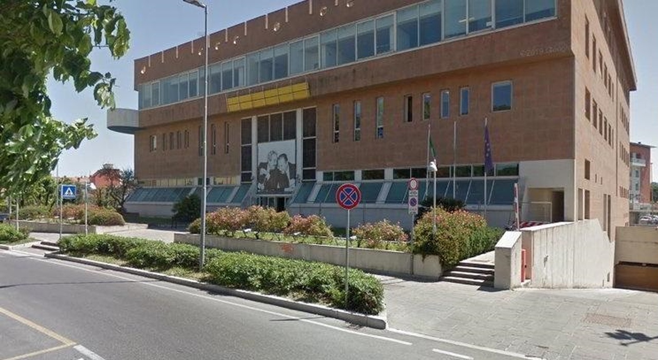esposto all amianto durante il servizio muore maresciallo capo di fano dopo 13 anni arriva la sentenza risarcimento alla famiglia di oltre 500mila euro da Corriereadriatico.it esposto all amianto durante il servizio muore maresciallo capo di fano dopo 13 anni arriva la sentenza risarcimento alla famiglia di oltre 500mila euro