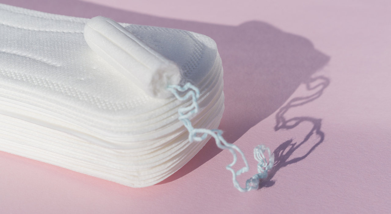https://statics.cedscdn.it/photos/MED_HIGH/2026/07/09/9641515_09135221_pile_daily_pads_with_shadow_tampon_high_view.jpg