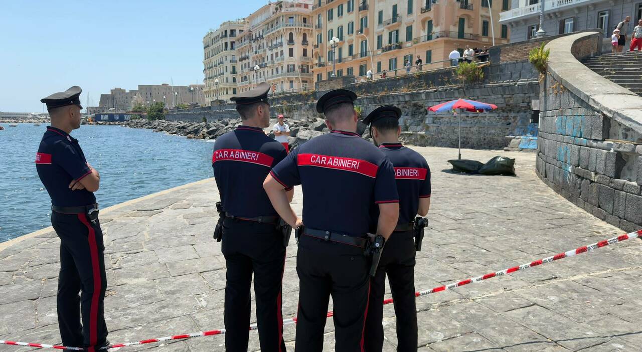 choc sul lungomare di napoli ripescato un cadavere da Ilmattino.it choc sul lungomare di napoli ripescato un cadavere