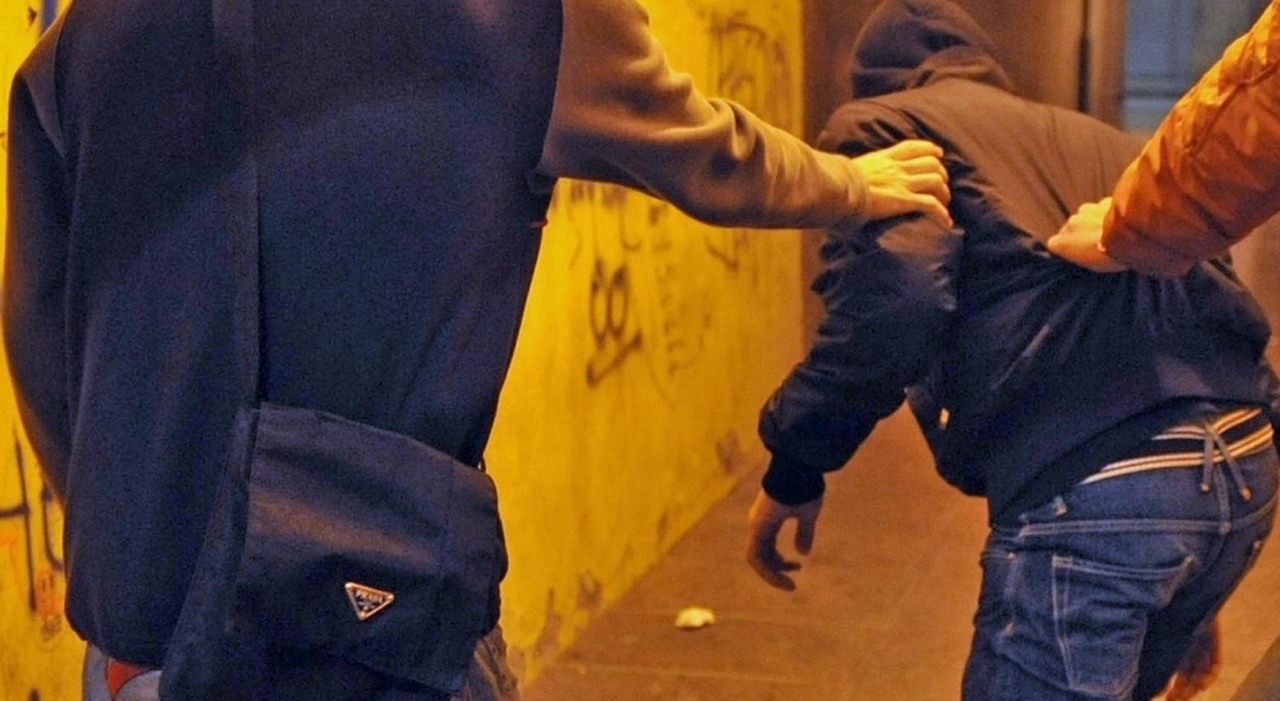 rissa tra minorenni in due si pestano davanti a 15 coetanei