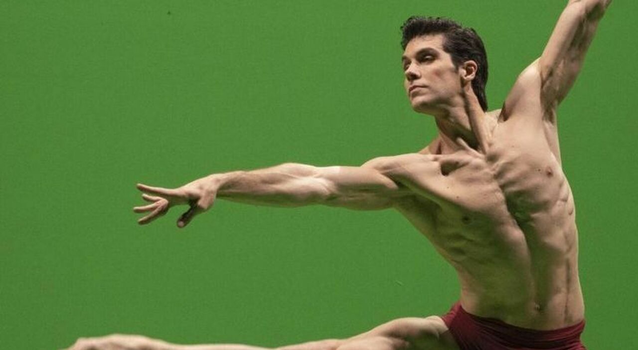 https://statics.cedscdn.it/photos/MED_HIGH/2026/07/10/9643360_10112757_4359784_0931_roberto_bolle_3.jpg