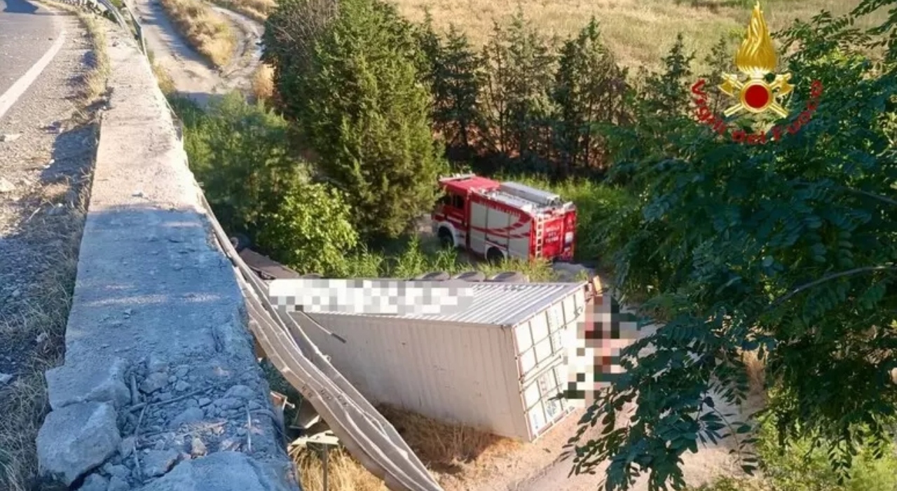 https://statics.cedscdn.it/photos/MED_HIGH/2026/07/11/9645231_11092307_camion.jpg