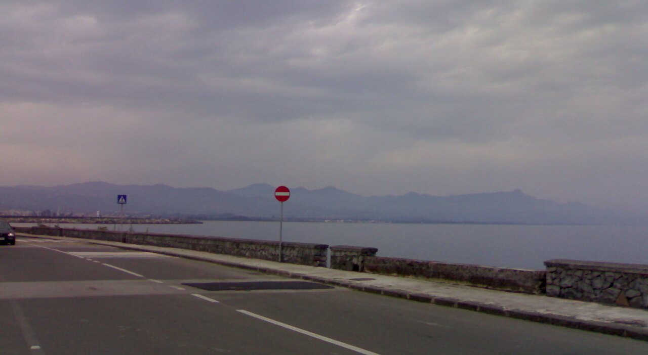 https://statics.cedscdn.it/photos/MED_HIGH/2026/07/11/9645323_11111832_lungomare_riposto_2.jpg
