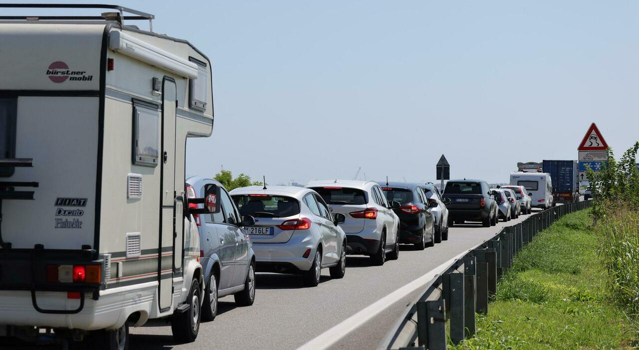 incidente sulla romea auto perde il controllo ed esce di strada giovane perde la vita da Ilgazzettino.it incidente sulla romea auto perde il controllo ed esce di strada giovane perde la vita