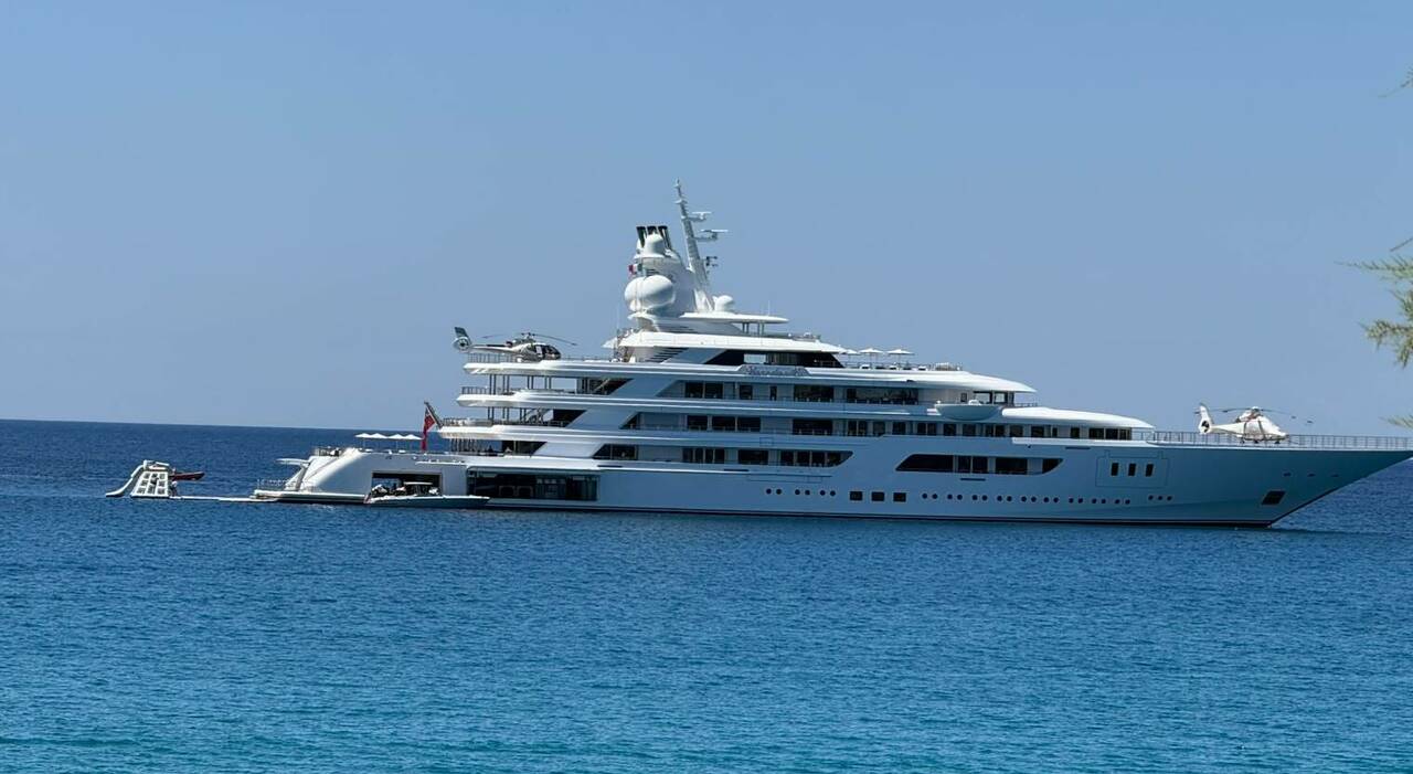 Il megayacht Boardwalk dell'ambasciatore USA approda a Gallipoli