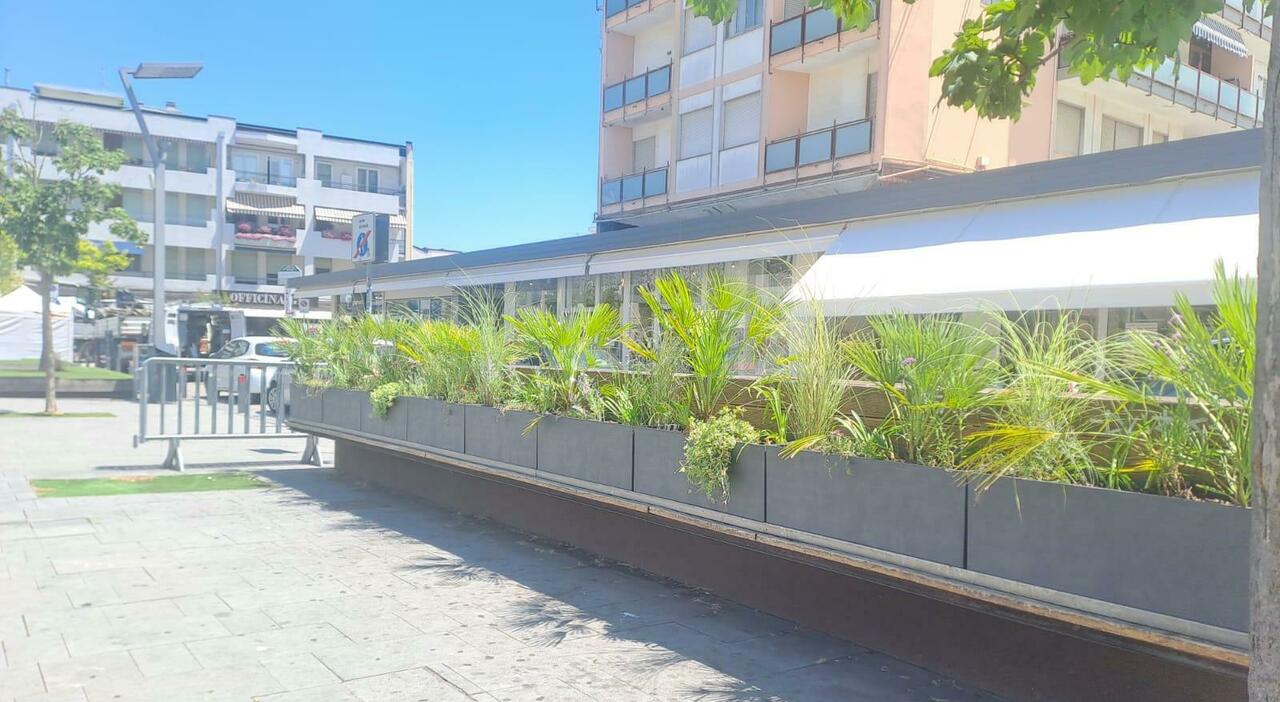 panchine antimaranza a jesolo spuntano le fioriere per evitare bivacchi e spaccio chiusi anche i bagni pubblici da Ilgazzettino.it panchine antimaranza a jesolo spuntano le fioriere per evitare bivacchi e spaccio chiusi anche i bagni pubblici