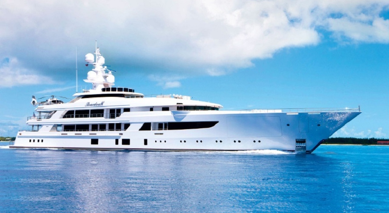 https://statics.cedscdn.it/photos/MED_HIGH/2026/07/13/9648469_13101841_yacht_fertitta.jpg