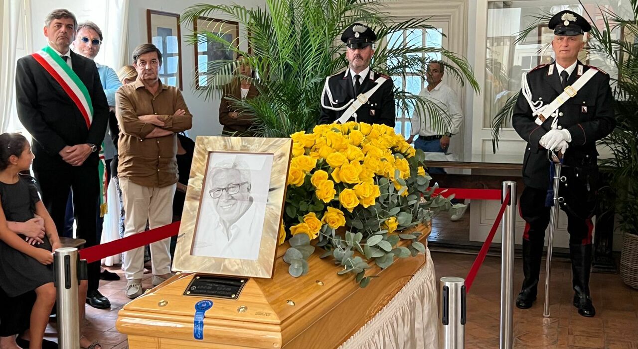 peppino di capri il sindaco del comune isolano vogliamo intitolare una piazza e un premio alla sua memoria