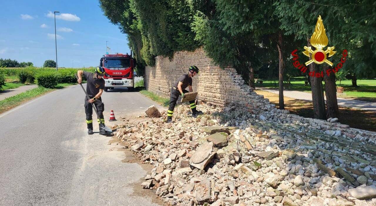 https://statics.cedscdn.it/photos/MED_HIGH/2026/07/13/9649076_13191311_crolla_muro_villa_corner_vedelago.jpg