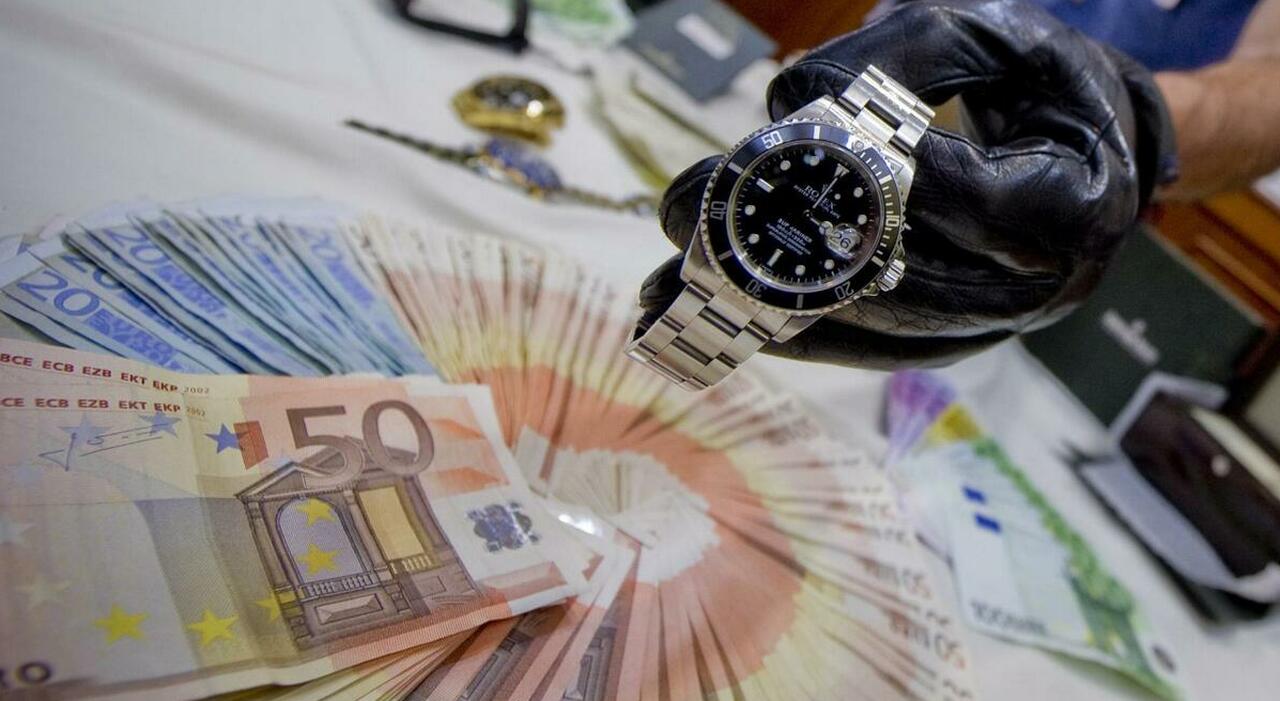 falconara prova a vendere il rolex ma gli rifilano banconote false raggiro da 20mila euro e addio al daytona da Corriereadriatico.it falconara prova a vendere il rolex ma gli rifilano banconote false raggiro da 20mila euro e addio al daytona